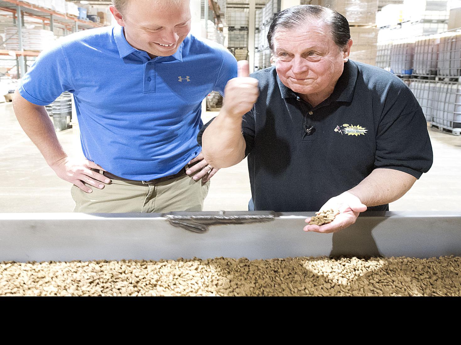 Holy Dog Food Batman Sioux City Factory Helps Boy Wonder Actor Save Canines Local News Siouxcityjournal Com
