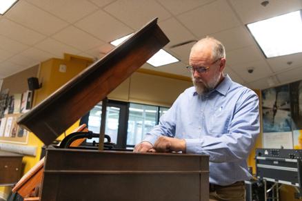 Gift from past: How Dordt got 100-year-old record players - Vimarsana News