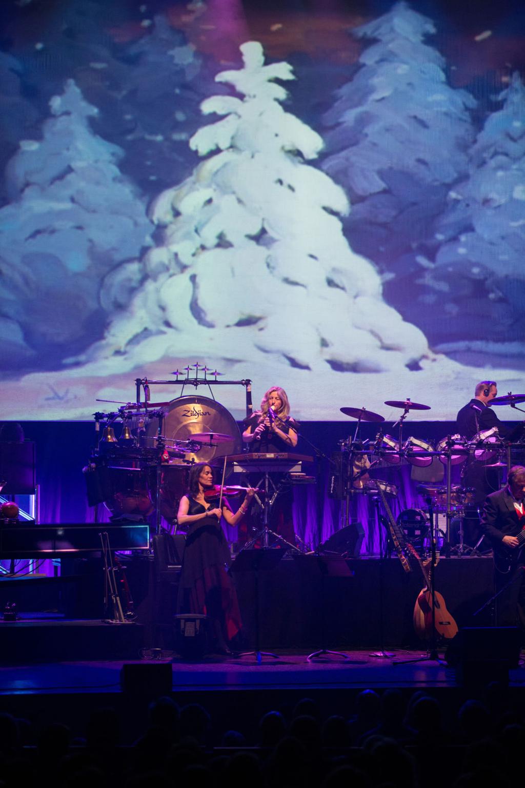 Review Mannheim Steamroller Gets Season Going With Familiar Holiday Vibe Music Siouxcityjournal Com