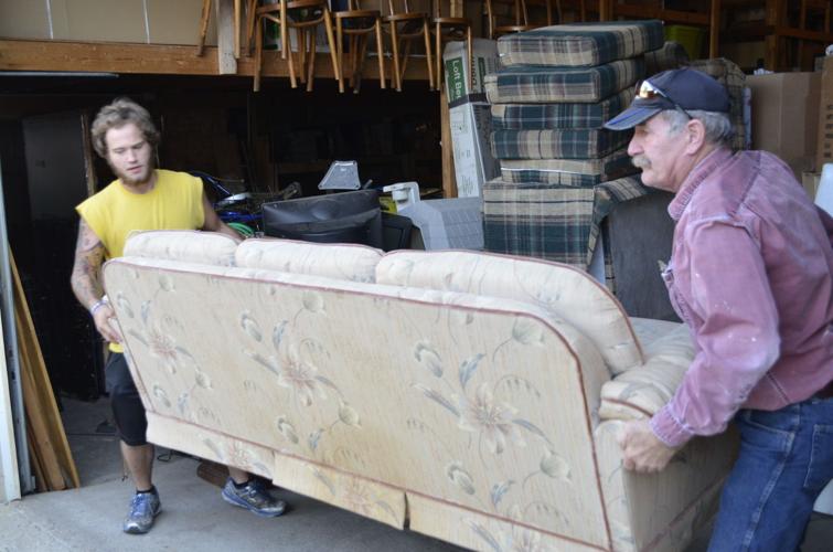 MoMs moving couch
