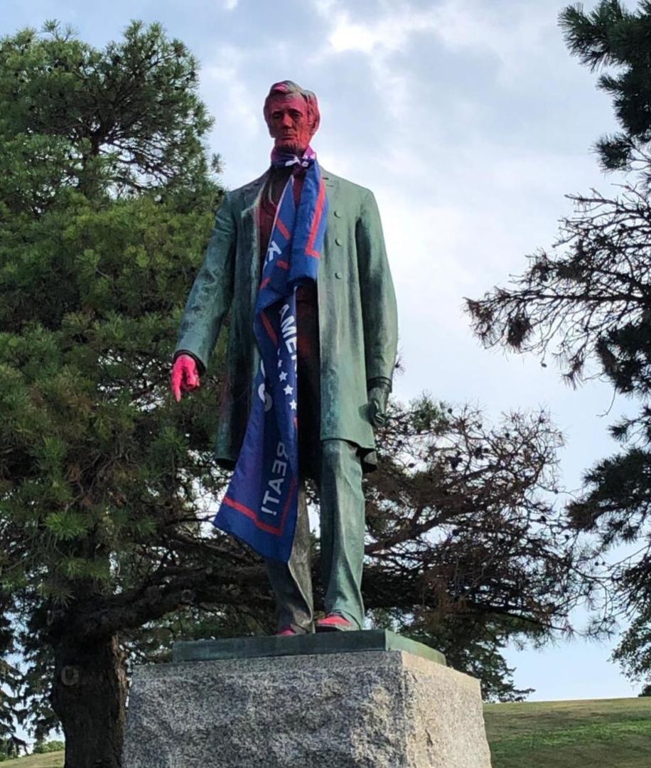 Abe Lincoln Statue At Grandview Park Vandalized Local News Siouxcityjournal Com