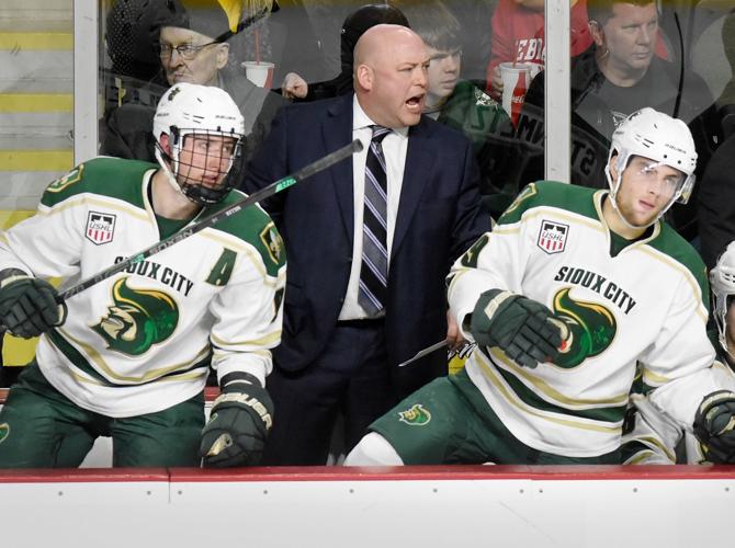 Hockey Fargo Force at Sioux City Musketeers