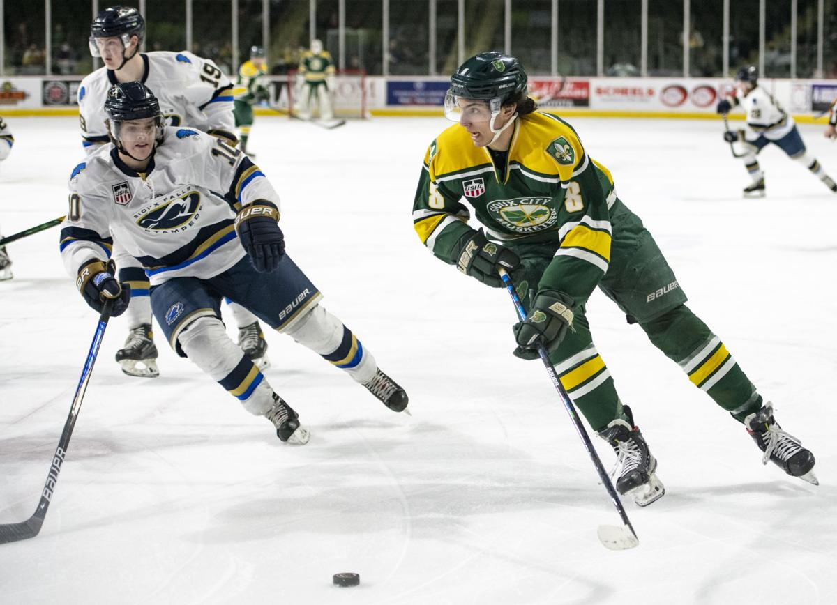 Musketeers vs Sioux Falls Stampede hockey