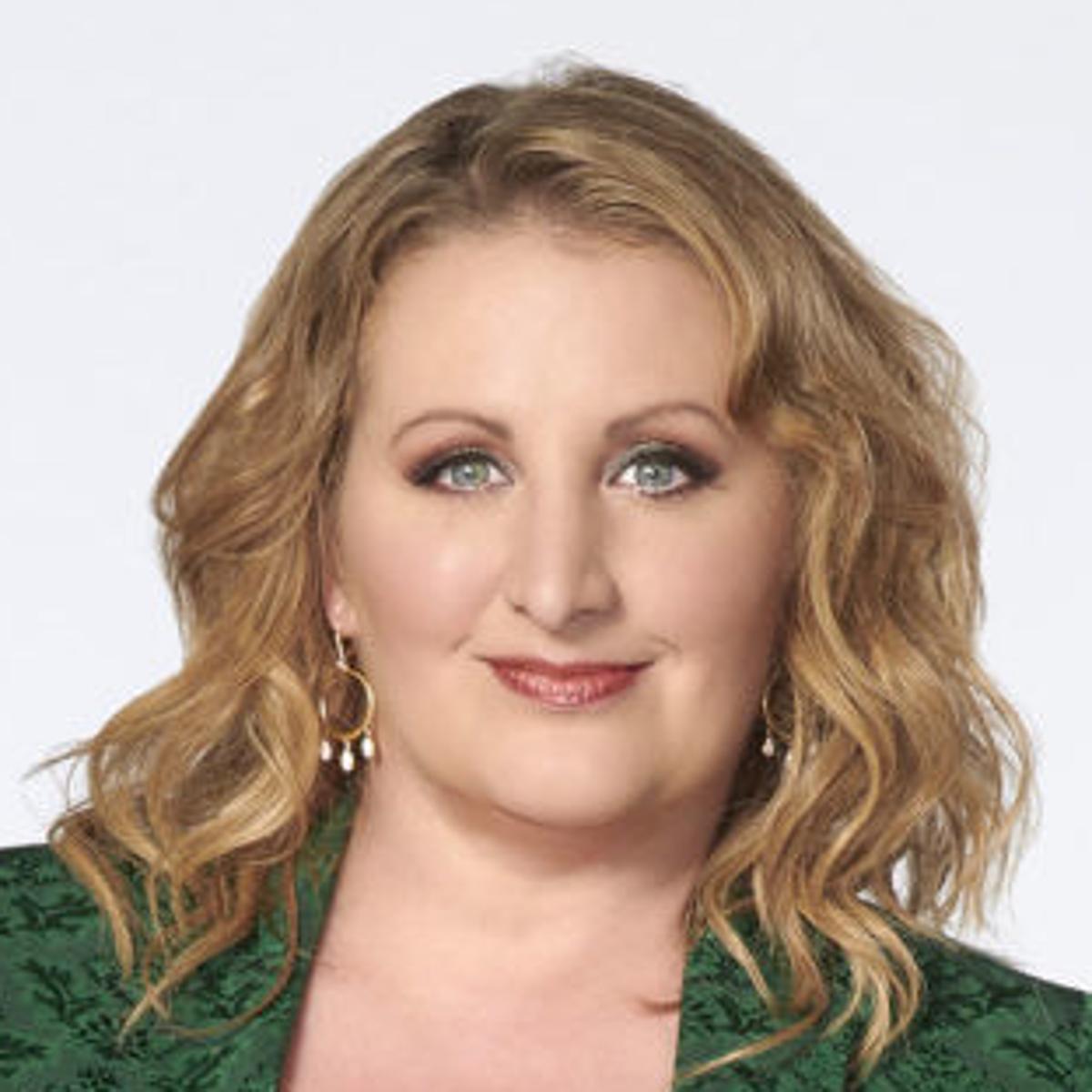 Mandy Moore Tries Her Hand At Dancing With The Stars Judging Television Siouxcityjournal Com