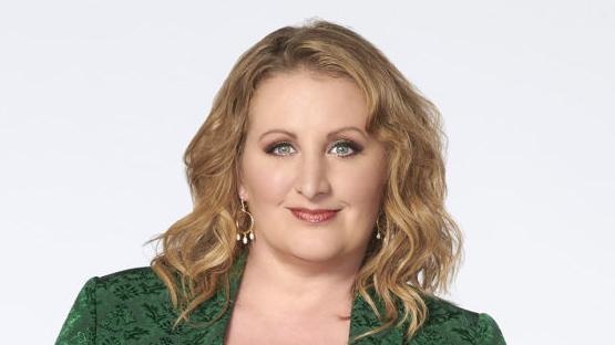 Mandy Moore Tries Her Hand At Dancing With The Stars Judging Television Siouxcityjournal Com