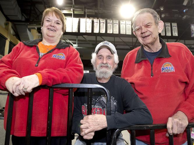 NAIA basketball volunteers