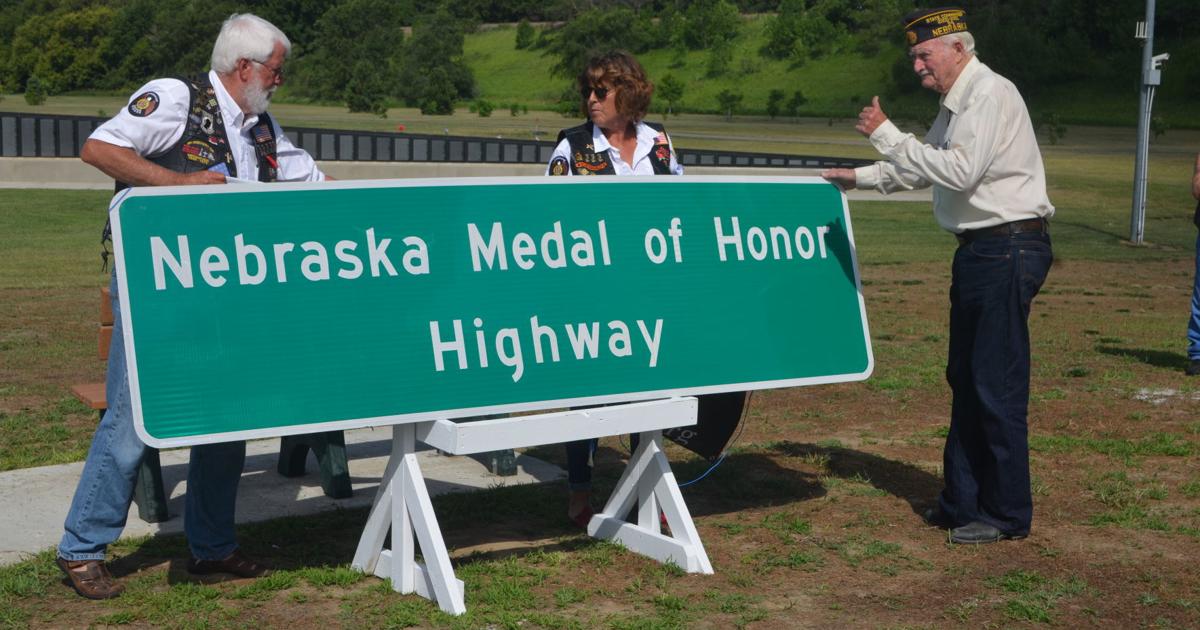Nebraska Diamond Sign Nebraska Medal of Honor Highway sign unveiled in South Sioux City