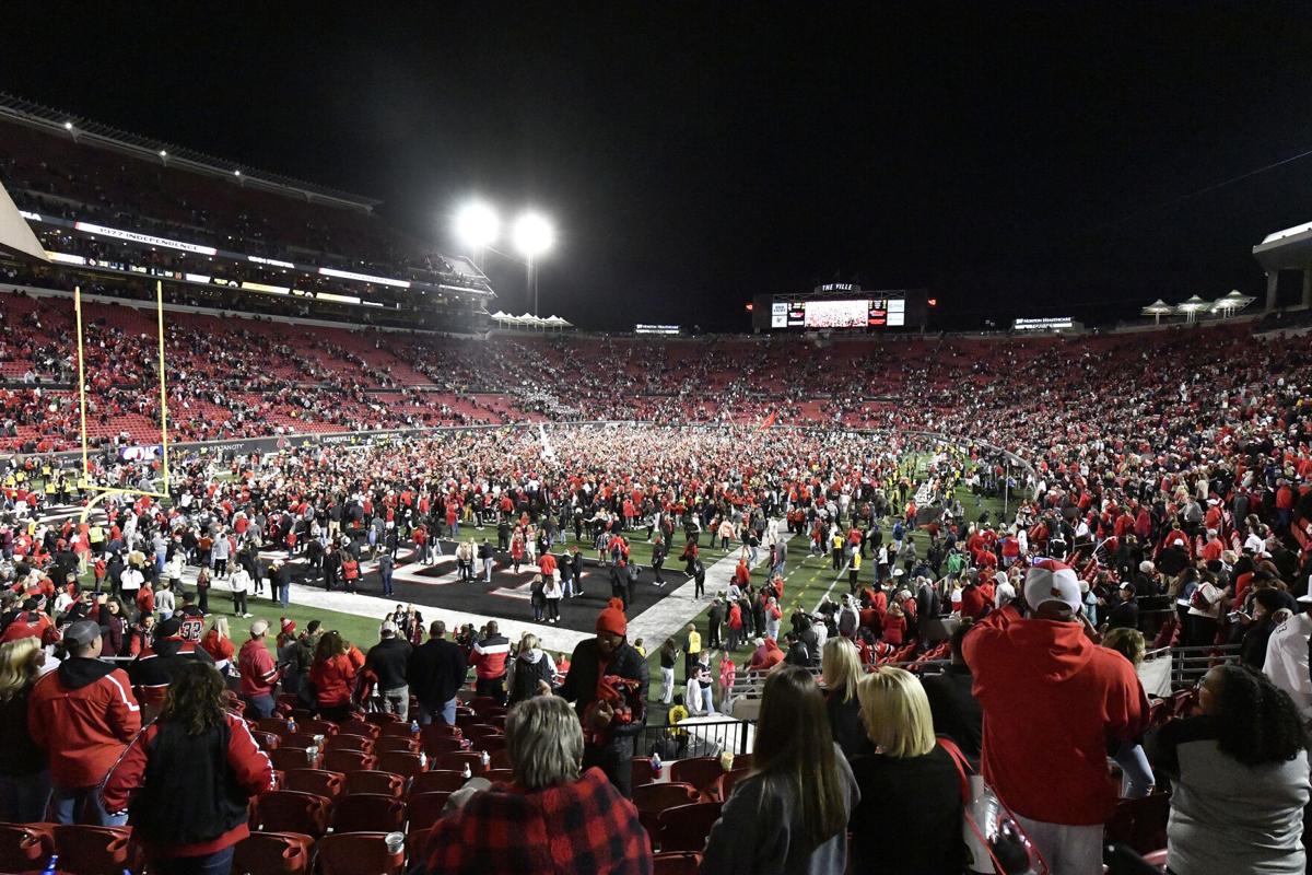 Byjmw-uiiaa-sje_medium  Louisville football, College football