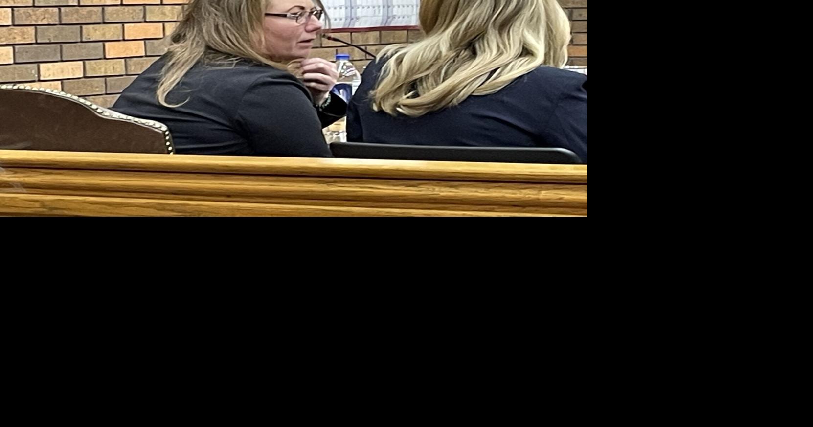 Jury receives murder case, dismisses for day without verdict