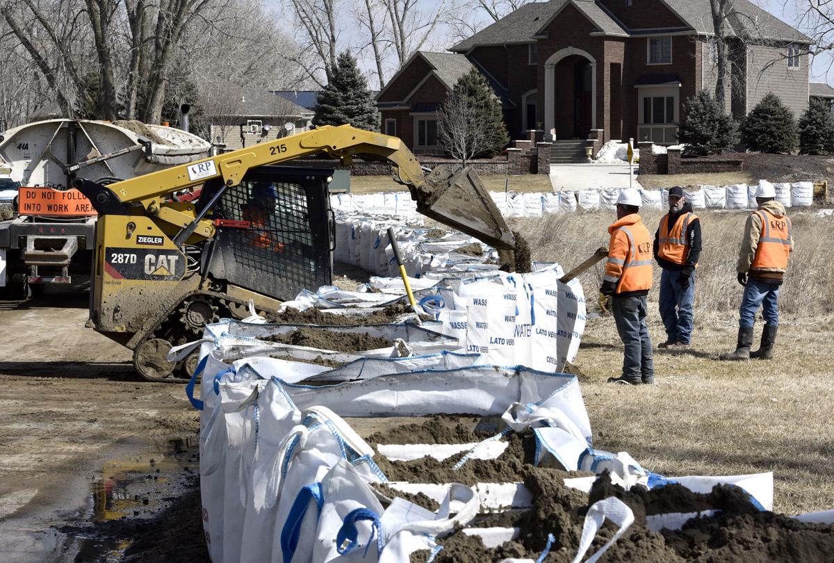 Dakota Dunes sandbagging
