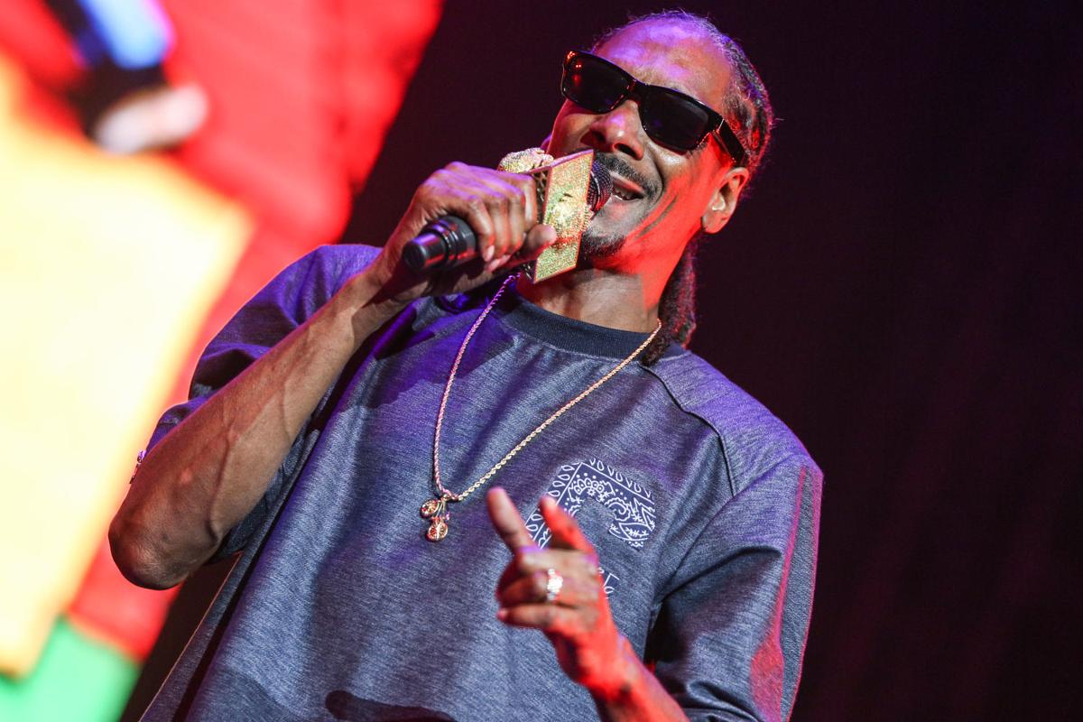 Snoop Dogg takes over the Staples Center 