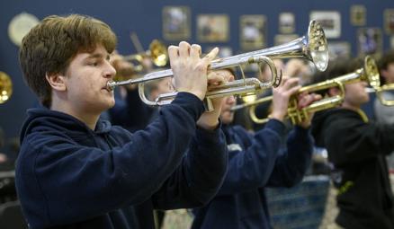 Bishop Heelan marching band preps for Peach Bowl appearance - Vimarsana News