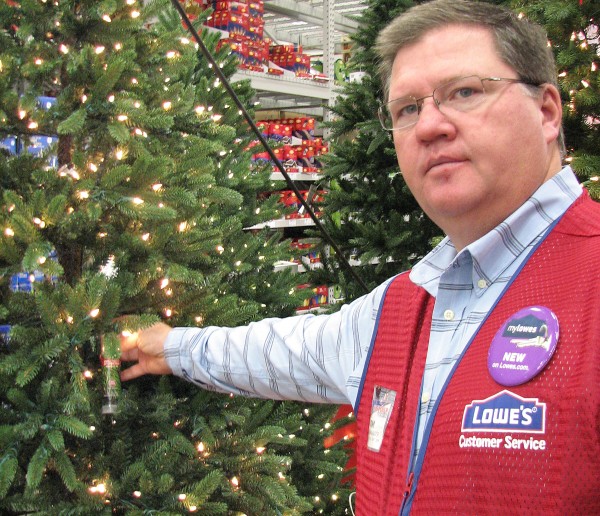 Trends Scentsicles bring freshly cut pine smells to artificial trees