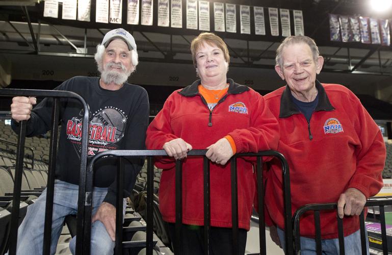 NAIA basketball volunteers