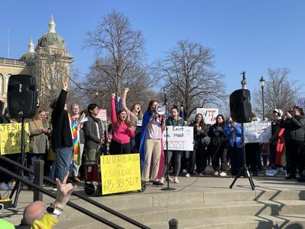Sioux City school district named in LGBTQ+ rights lawsuit - Vimarsana News