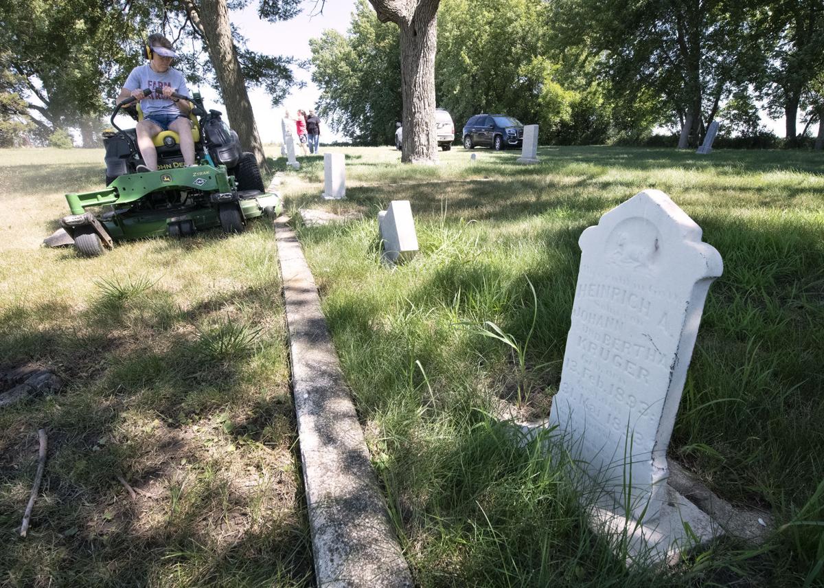 Volunteers bring new life to O'Brien County pioneer cemeteries