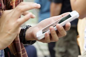 Today's poll: Should cellphones be banned at concerts and other events?