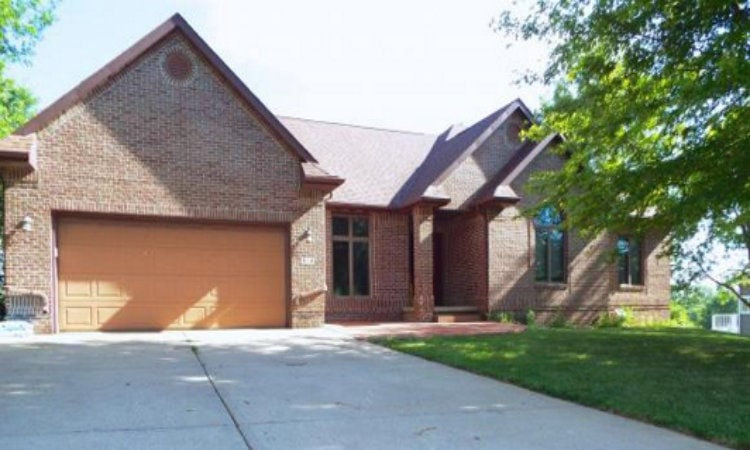 910 Springbrook Dr - $335,000