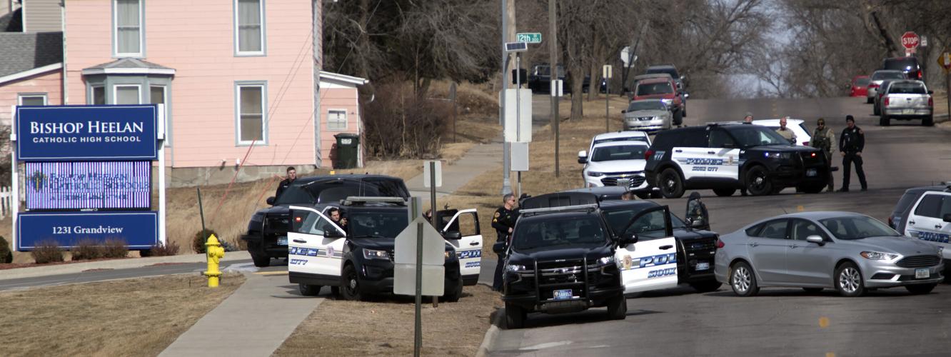 Man involved in Sioux City Police standoff faces two gun charges