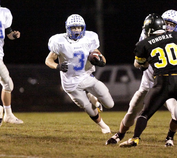 West Lyon stymies Hinton, 356 Football