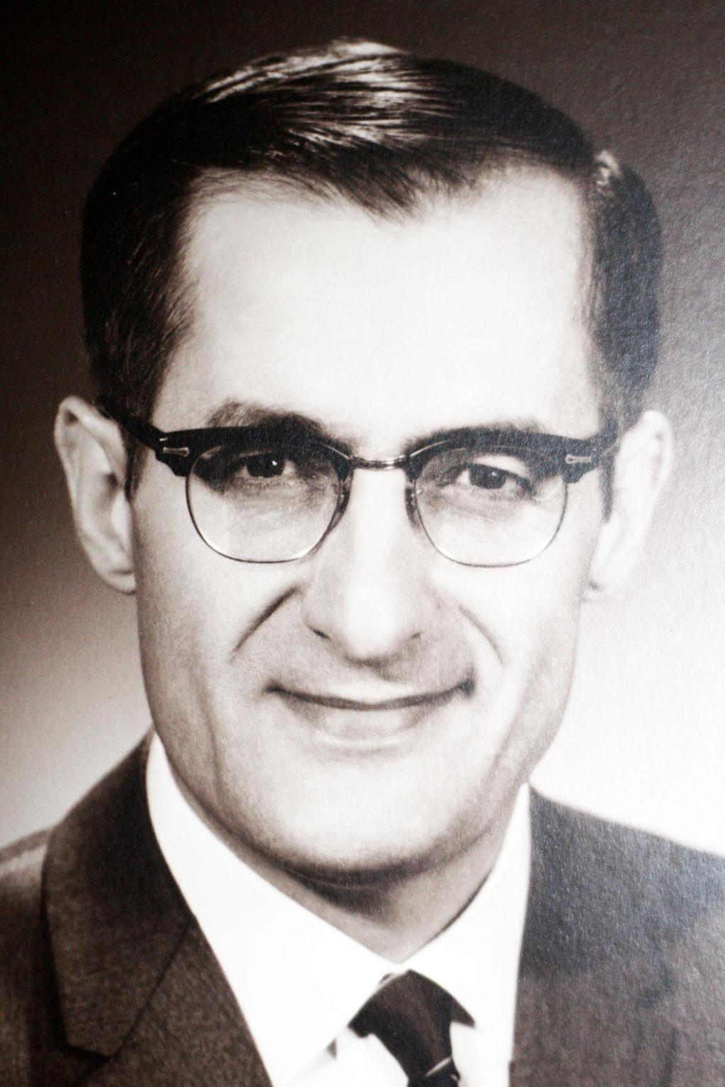 Dr Ahmad Akbari Obituaries Siouxcityjournal Com