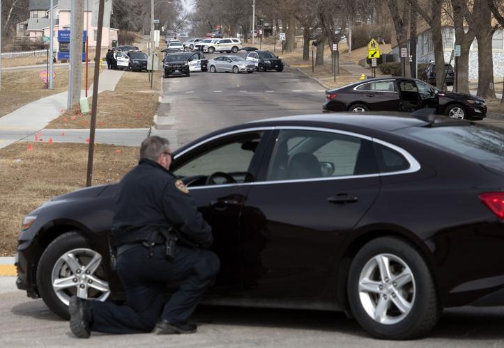 Man involved in Sioux City Police standoff faces two gun charges