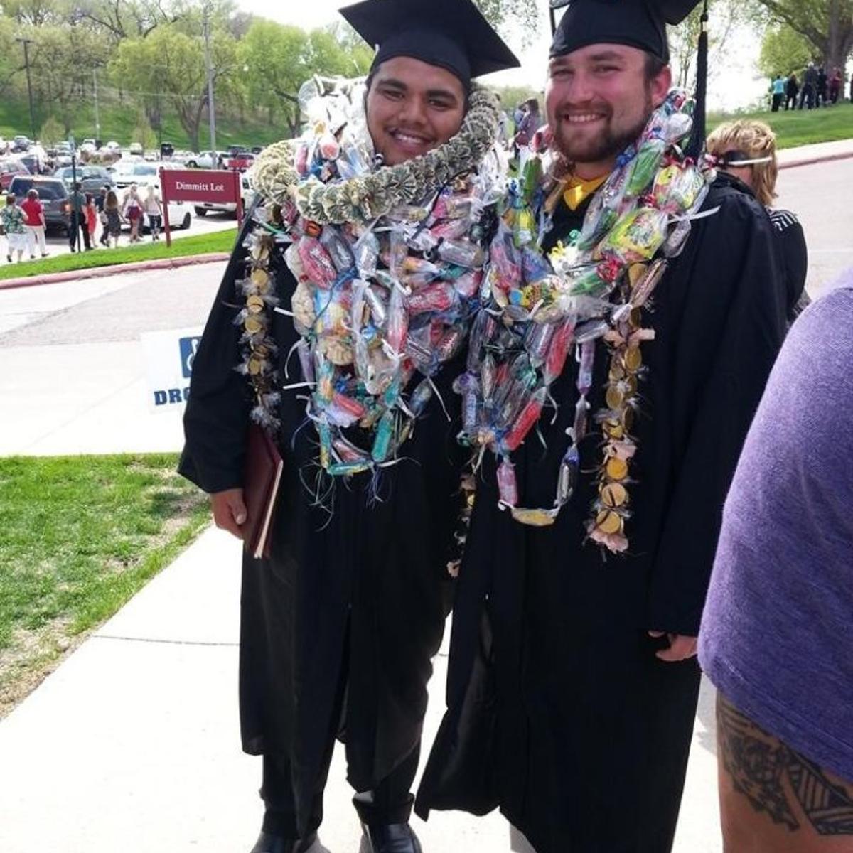 Gallagher Morningside S Laying Of Leis A Graduation Highlight Columnists Tim Gallagher Siouxcityjournal Com Flower Leis At St Marys Graduation 2022