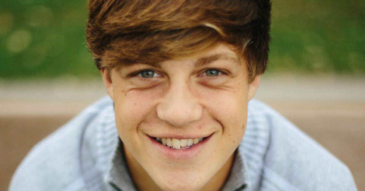 Sheldon wins district meet at Landsmeer