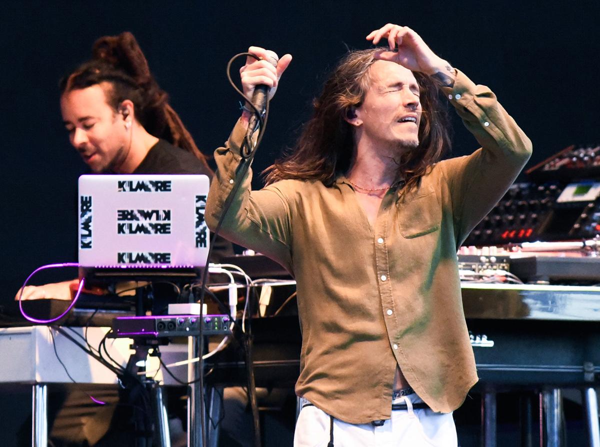 review lead singer brandon boyd brings drama force to incubus
