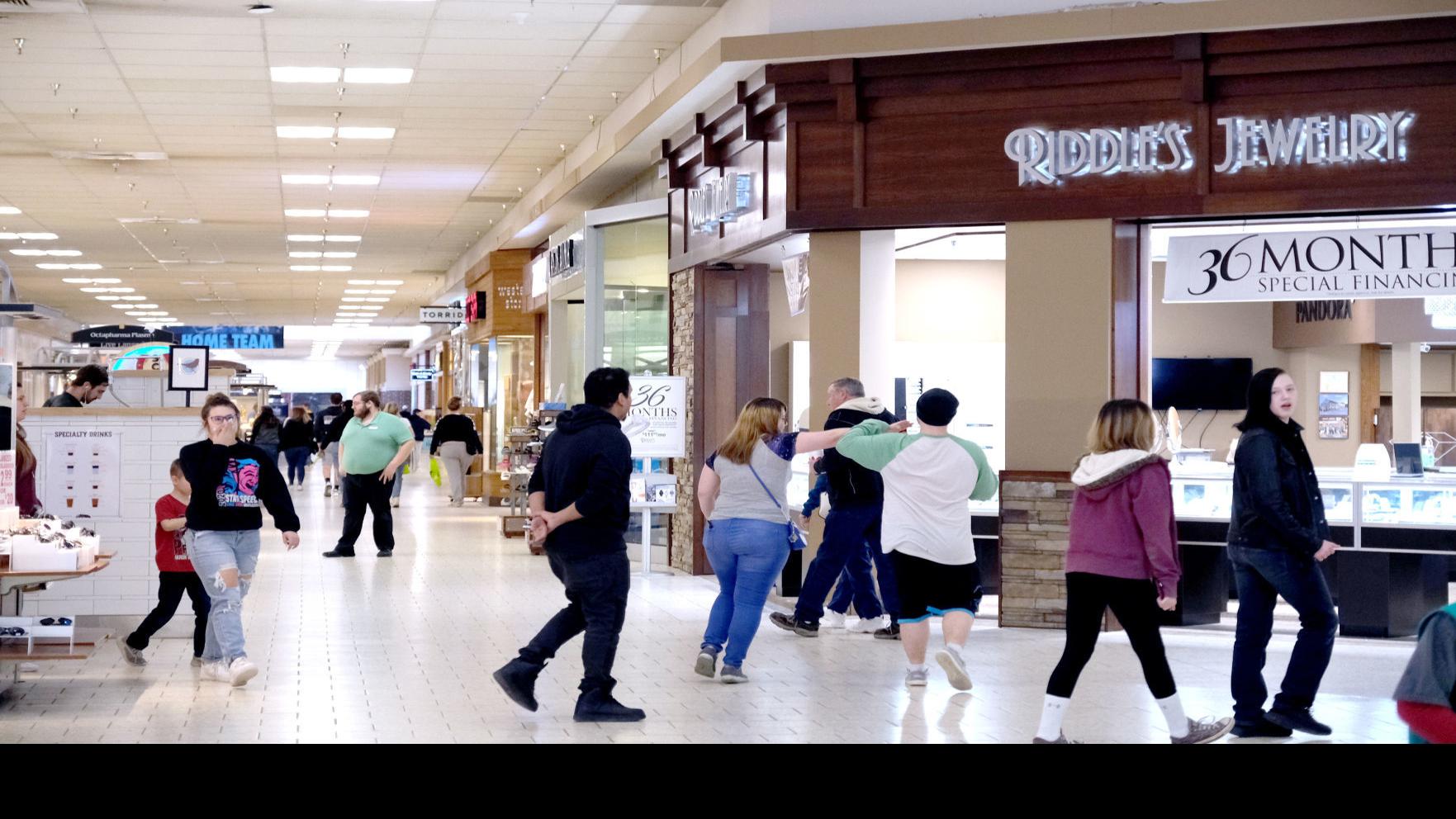 Coronavirus Precautions Cause Some Retailers To Temporarily Close Sioux City Mall Still Open Local News Siouxcityjournal Com
