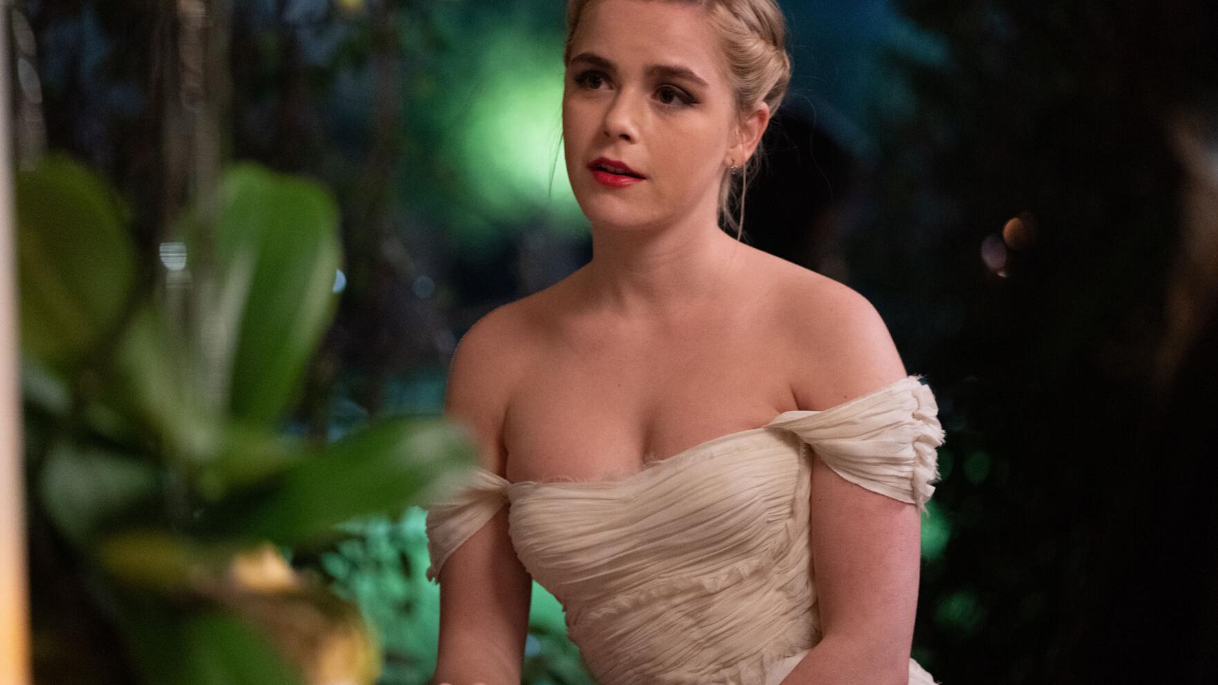 Kathleen Robertson Says Swimming With Sharks Has Plenty Of Precedent Kathleen Robertson Says Swimming With Sharks Has Plenty Of Precedent