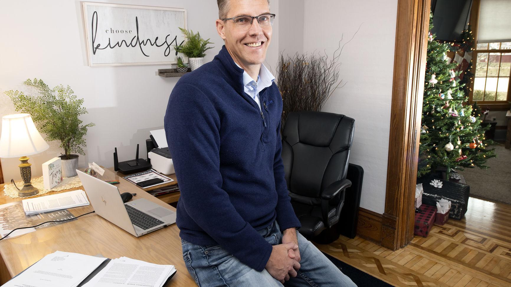 New era in Iowa 4th: Hull's Randy Feenstra heads for Washington - Vimarsana News