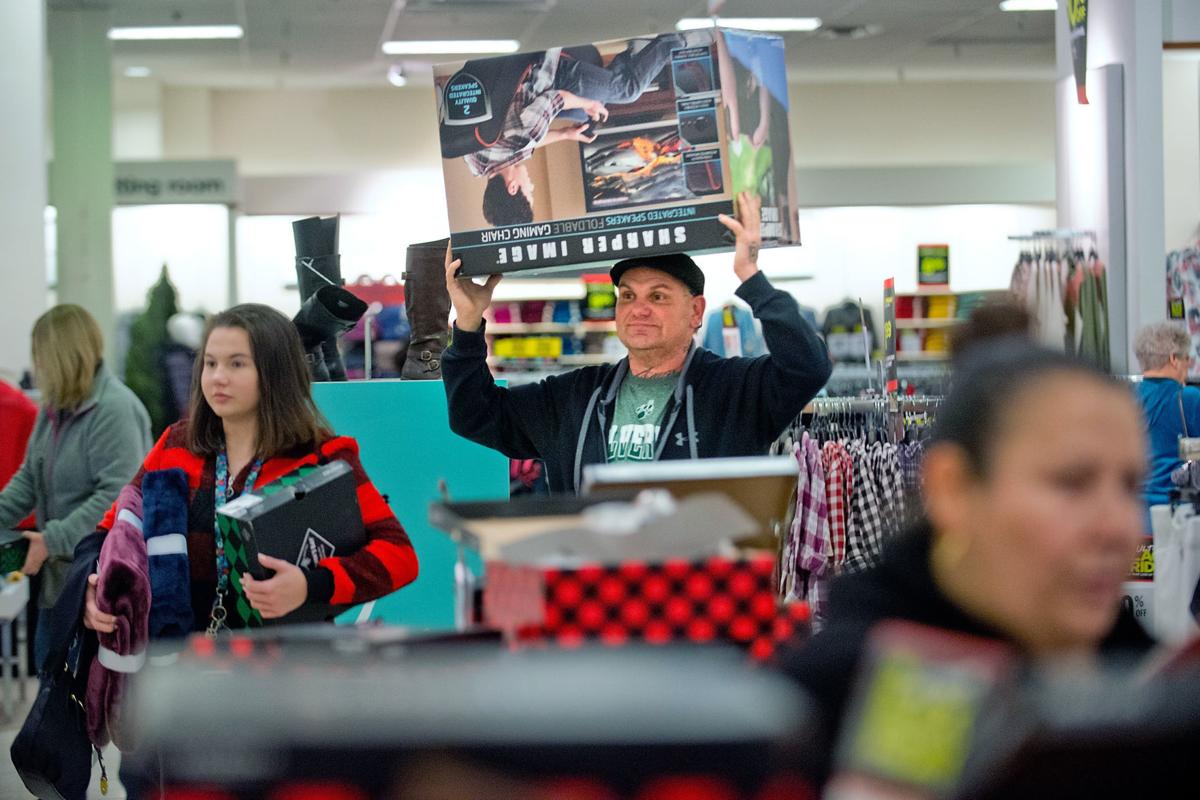 Warm Weather Greets Shoppers Waiting For Stores To Open Local News Siouxcityjournal Com