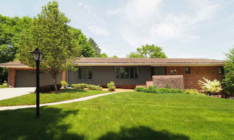 325 Pelletier, Sioux City - $369,000