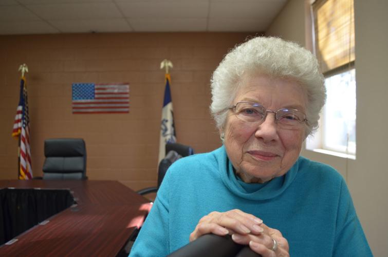 93yearold volunteer flies flag for Correctionville, Iowa