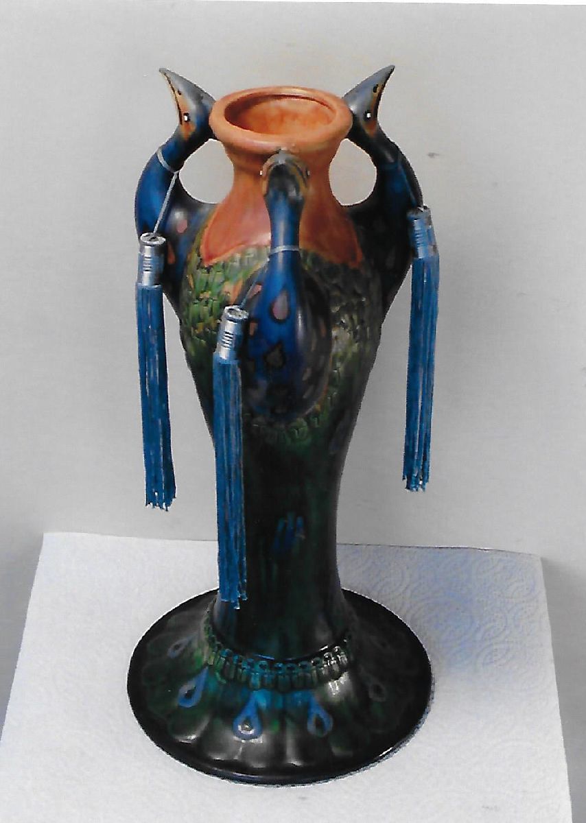 Peacock vase is puzzling to antiques dealers | Siouxland Homes