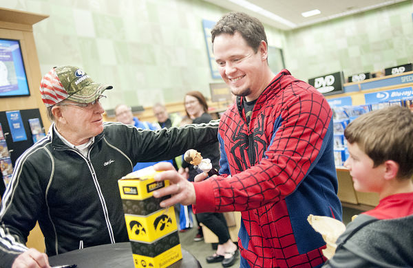 Gable's book puts focus on family behind legendary wrestler