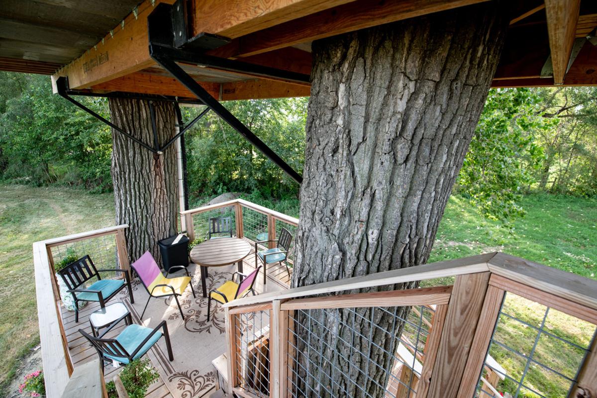 South Sioux City tree house B&B draws tourists from near and far