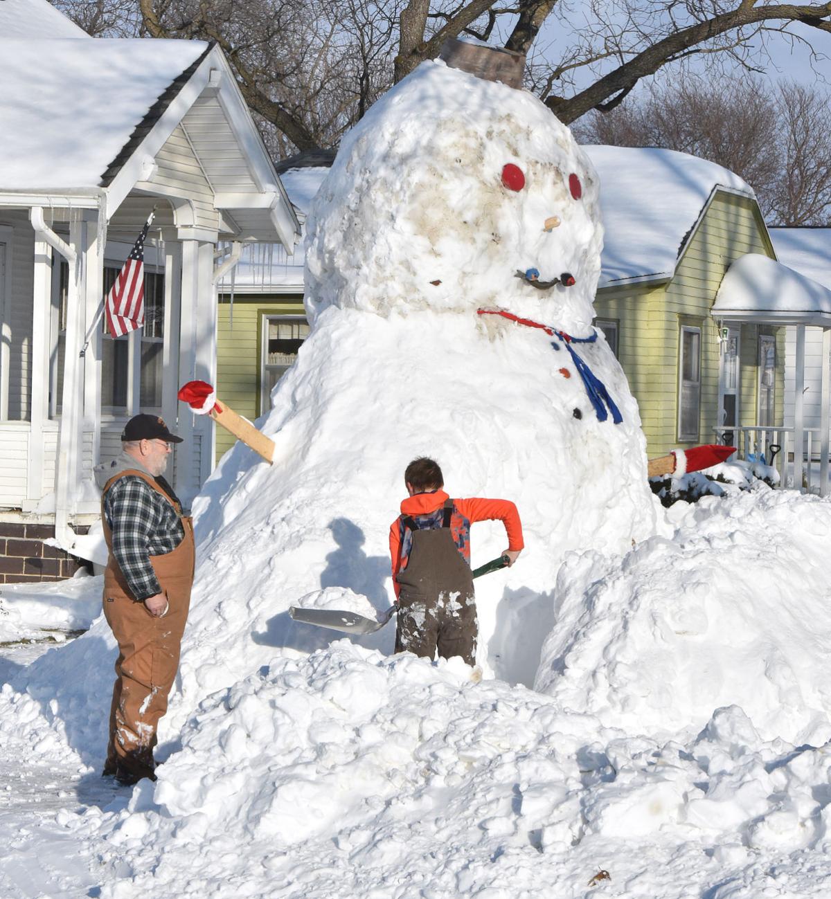 Massive snowman in Moville, Iowa, survives winter thaws Lifestyles