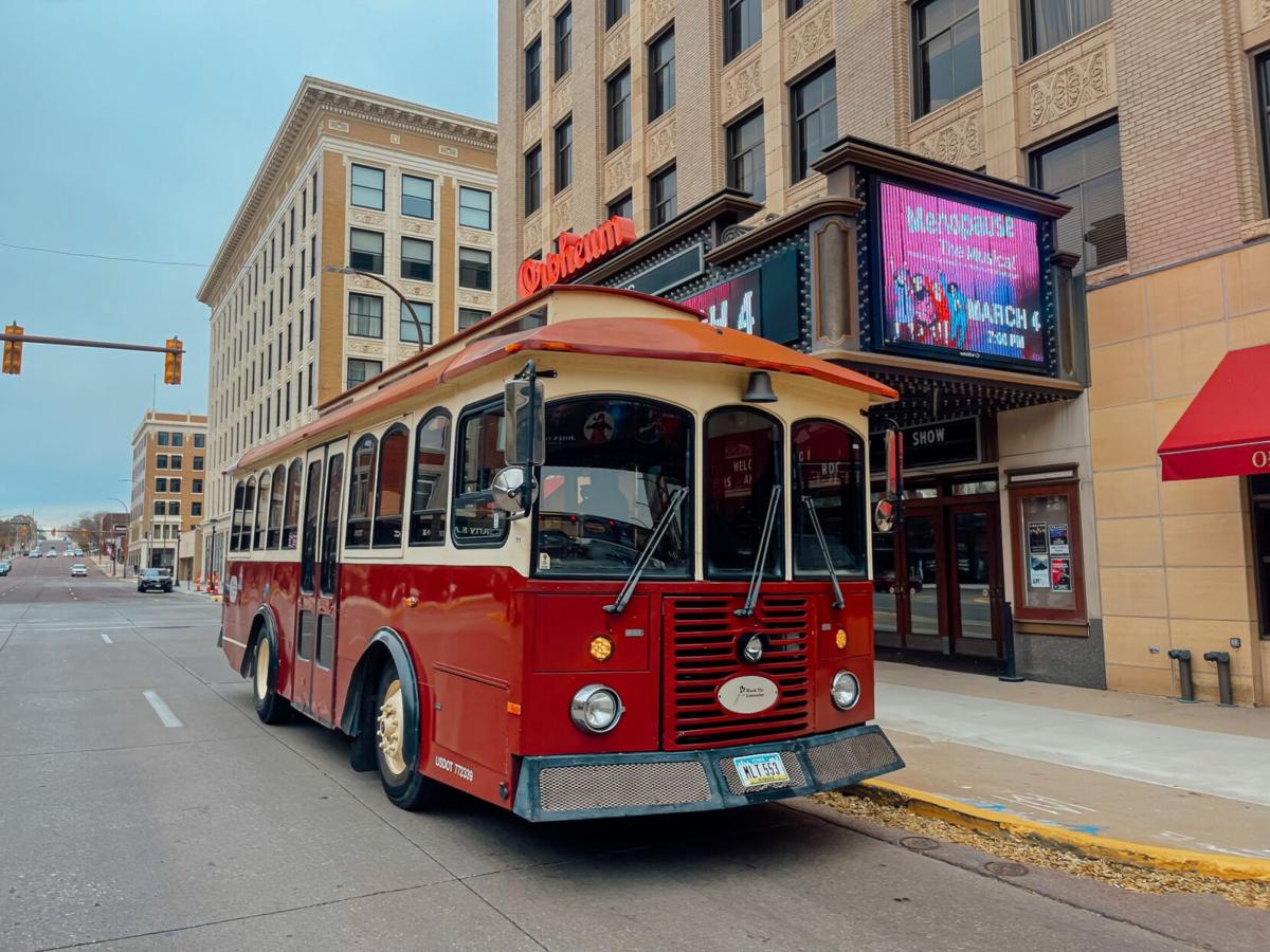 Trolley gives passengers unique way to see Sioux City