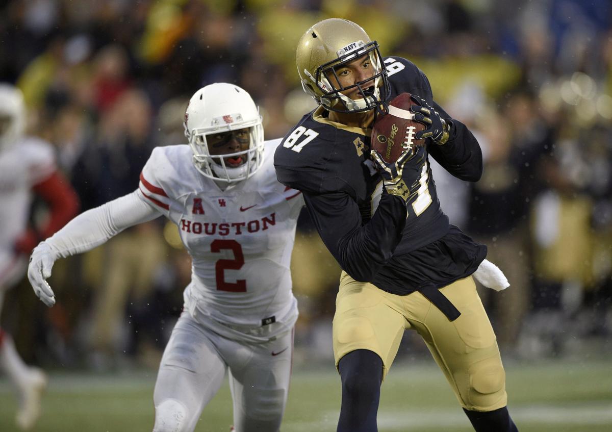 Navy Knocks Off No 6 Houston Siouxcityjournal Com