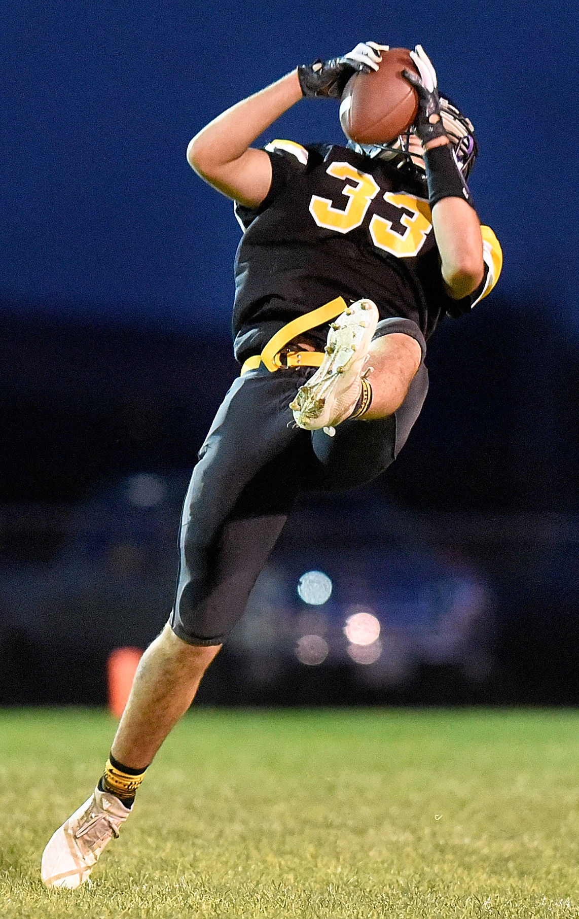 Hinton holds off Westerners Football