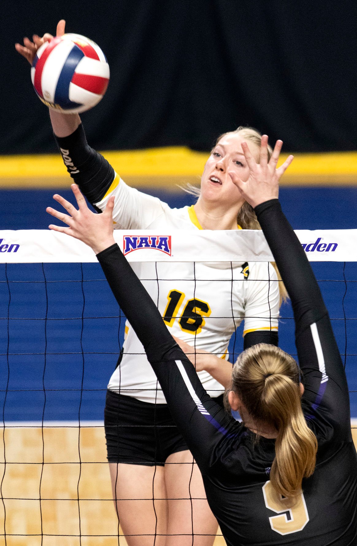 Northwestern volleyball survives five-set thriller over Oklahoma City