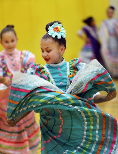 La Perla Taparia dancers