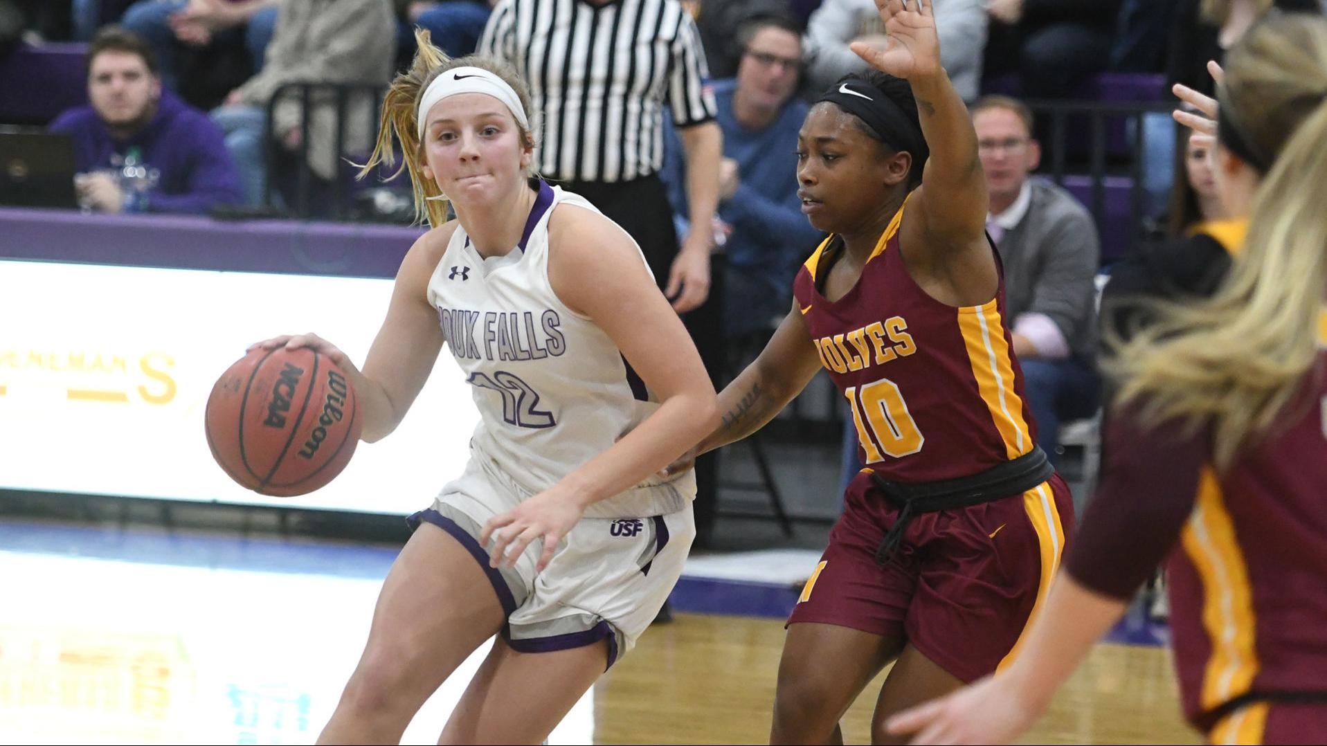 Cherokee S Kaely Hummel Nears University Of Sioux Falls 3 Point