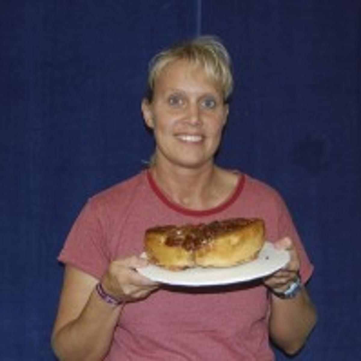 Pecans Top Iowa State Fair Prize Winning Cinnamon Rolls
