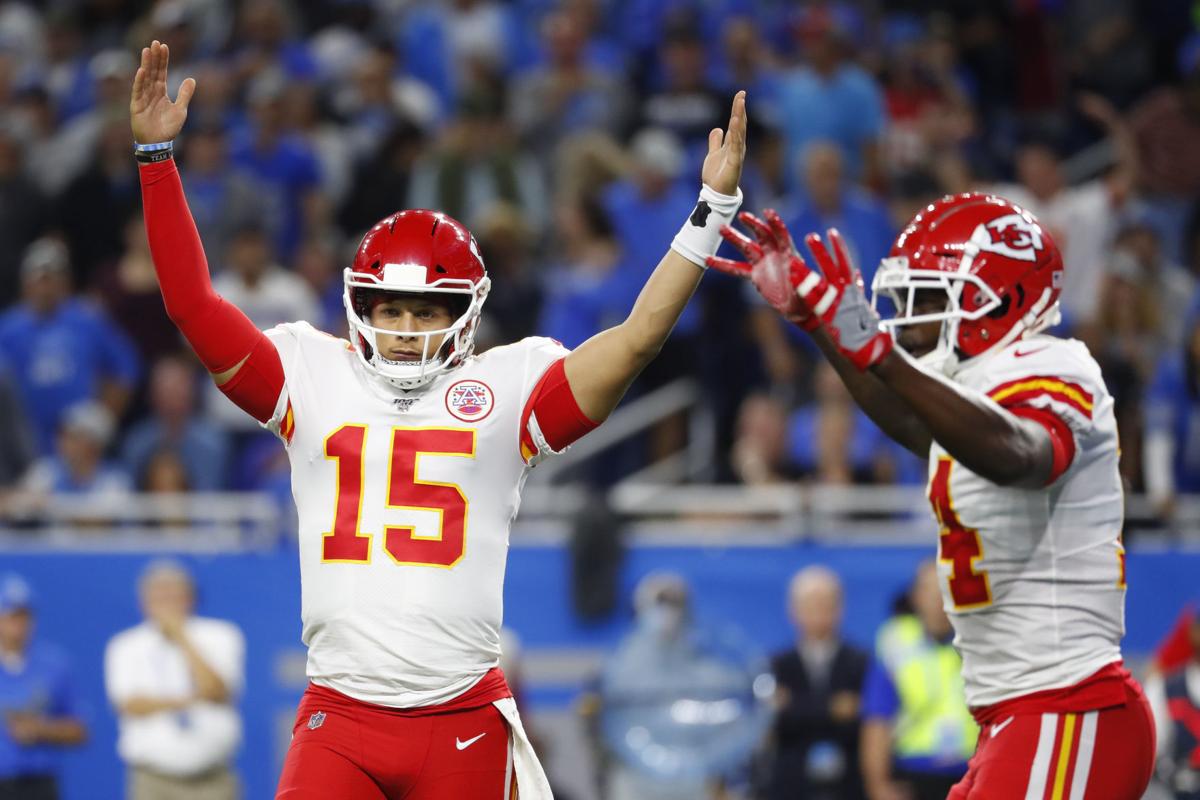 Chiefs Score Late Stay Undefeated With 34 30 Win Over Lions