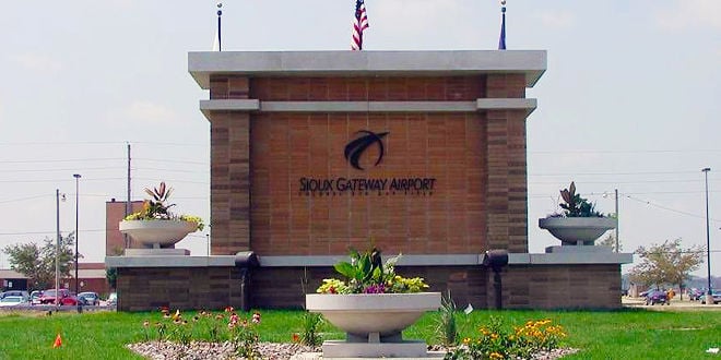 how far is it from inwood ia to sioux city ia airport?