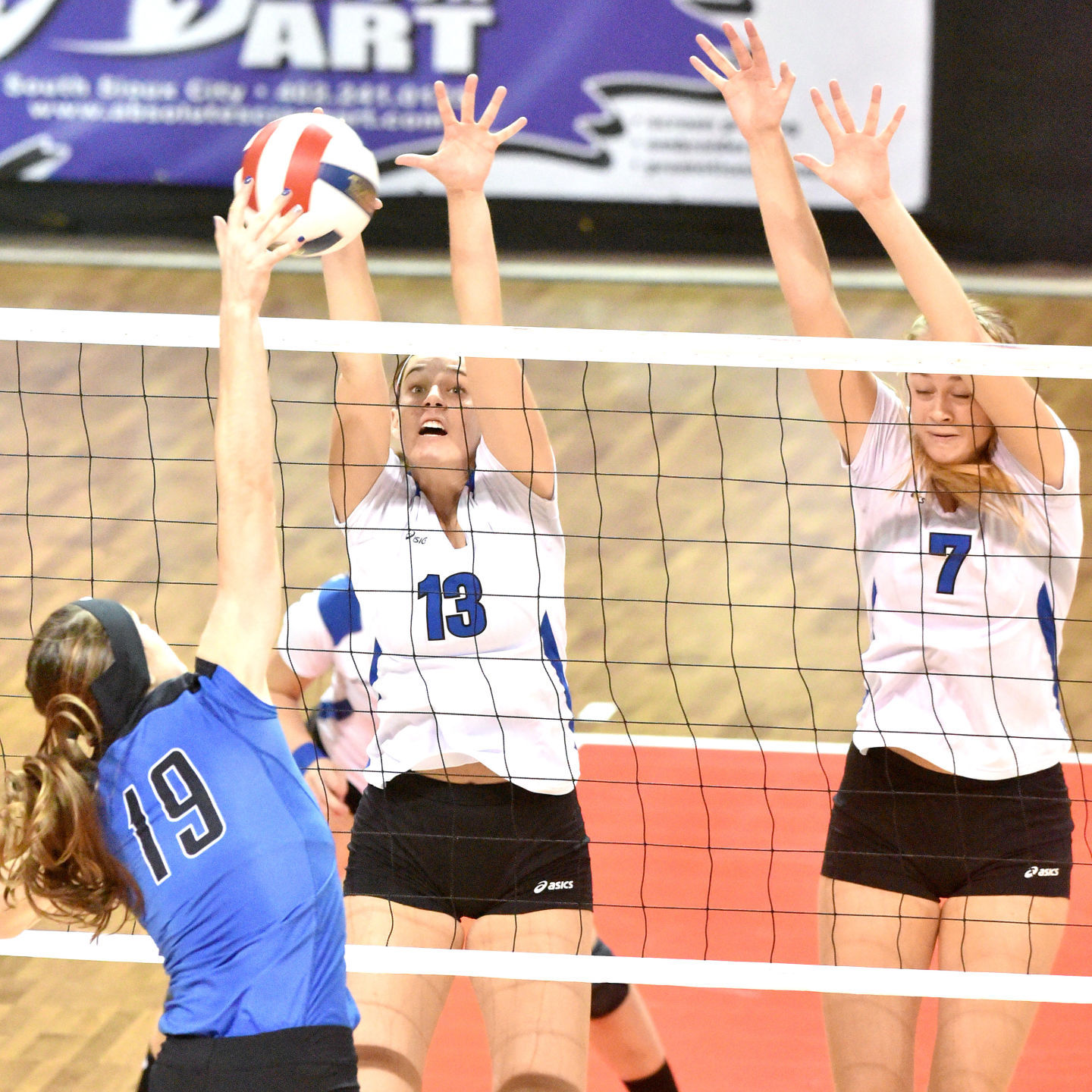 NAIA VOLLEYBALL Top-ranked Lindsey Wilson remains unbeaten