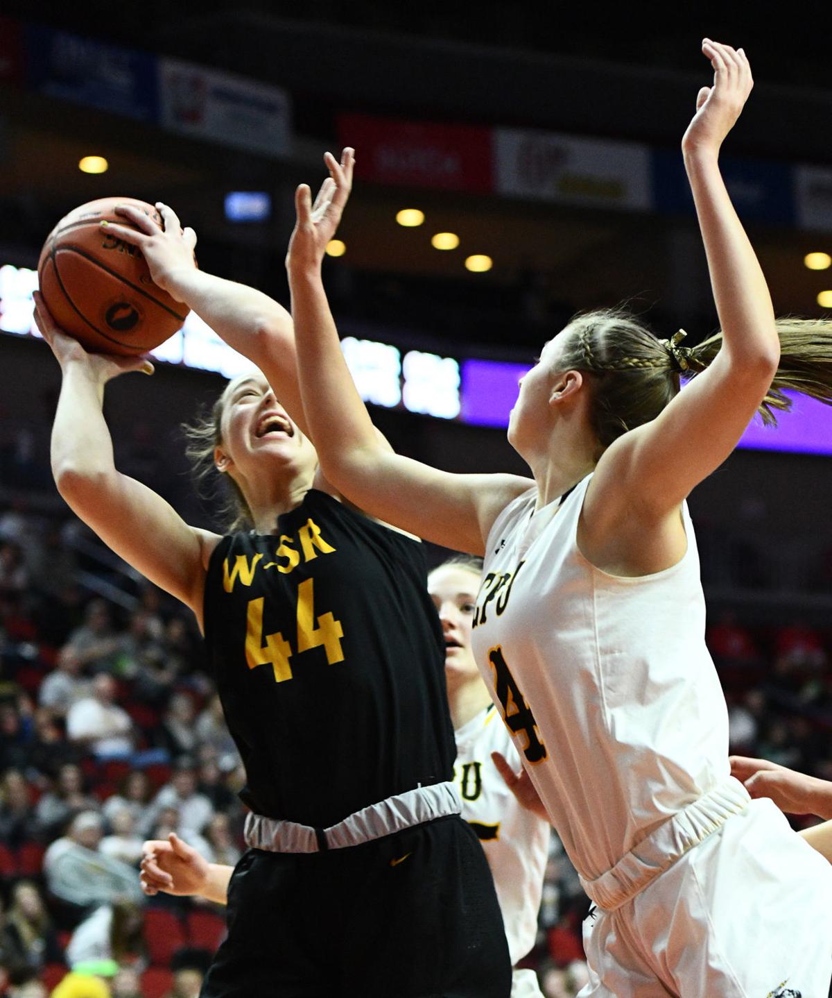 Gehlen Catholic Goes Toe To Toe With No 2 Marquette Catholic In